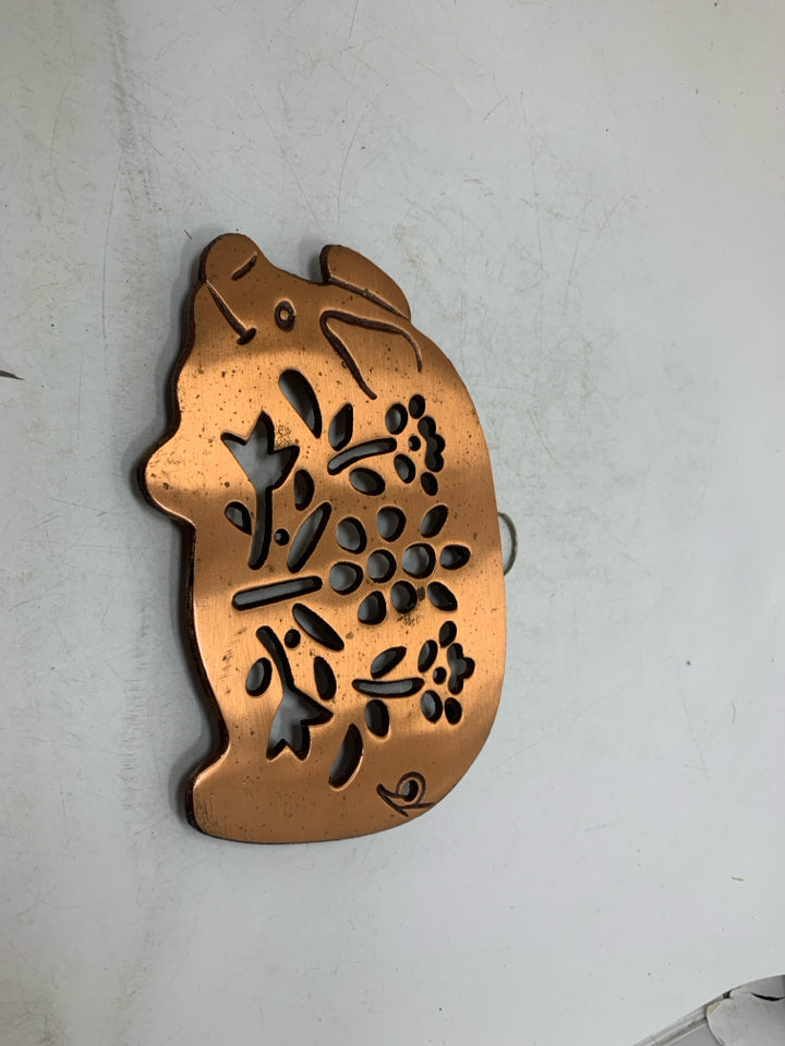 COPPER PIG TRIVET.