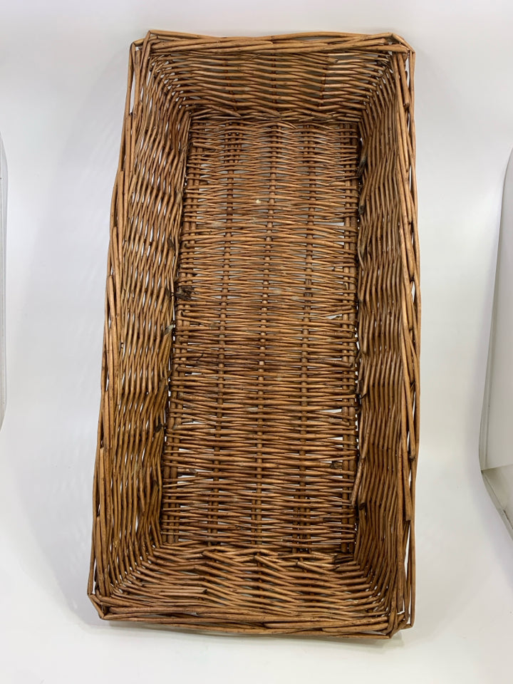 SHALLOW WOVEN RECTANGLE BASKET.
