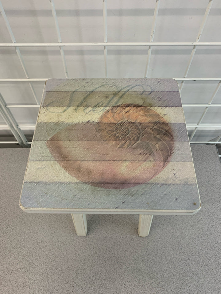 SMALL WHITE WOODEN STOOL W/SHELL DESIGN.