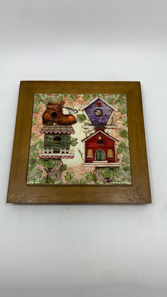 SHOE W/BIRDHOUSES TRIVET.