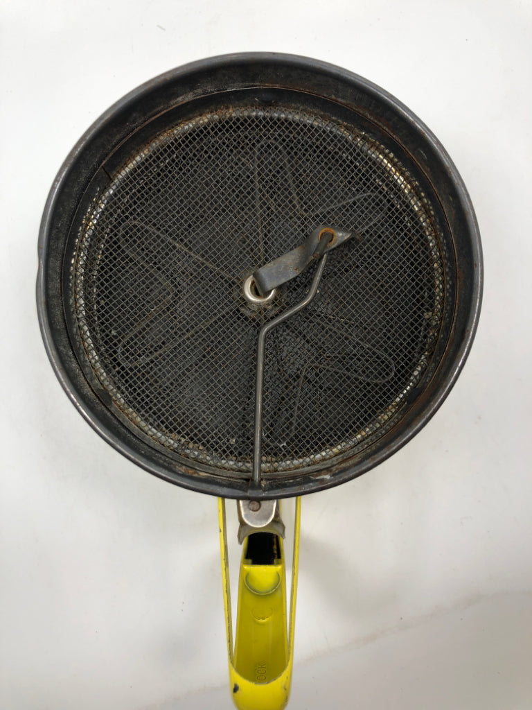 VTG YELLOW ANDROCK HAND-I-SIFF SIFTER.