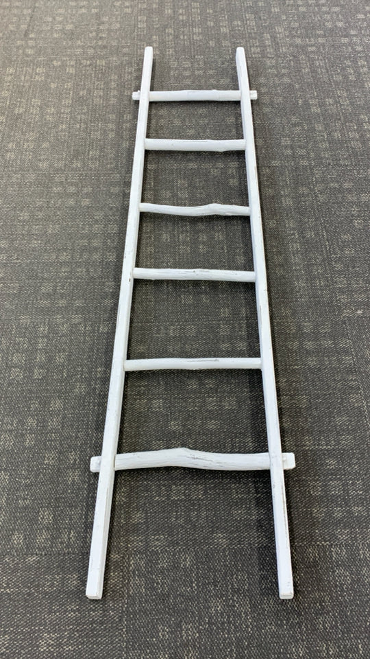 WHITE DECOR LADDER.