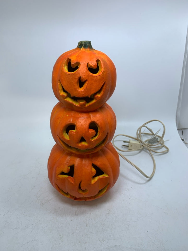 3 STACKED JACKO LANTERNS LIGHT.