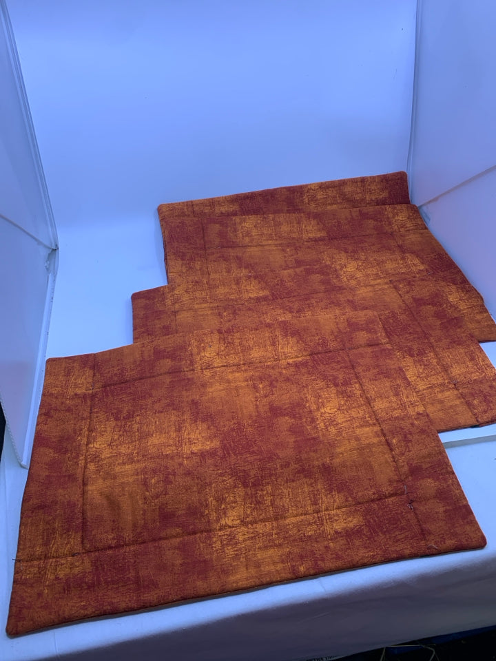 4 ORANGE LEAF PATTERN QUILTED PLACEMATS.