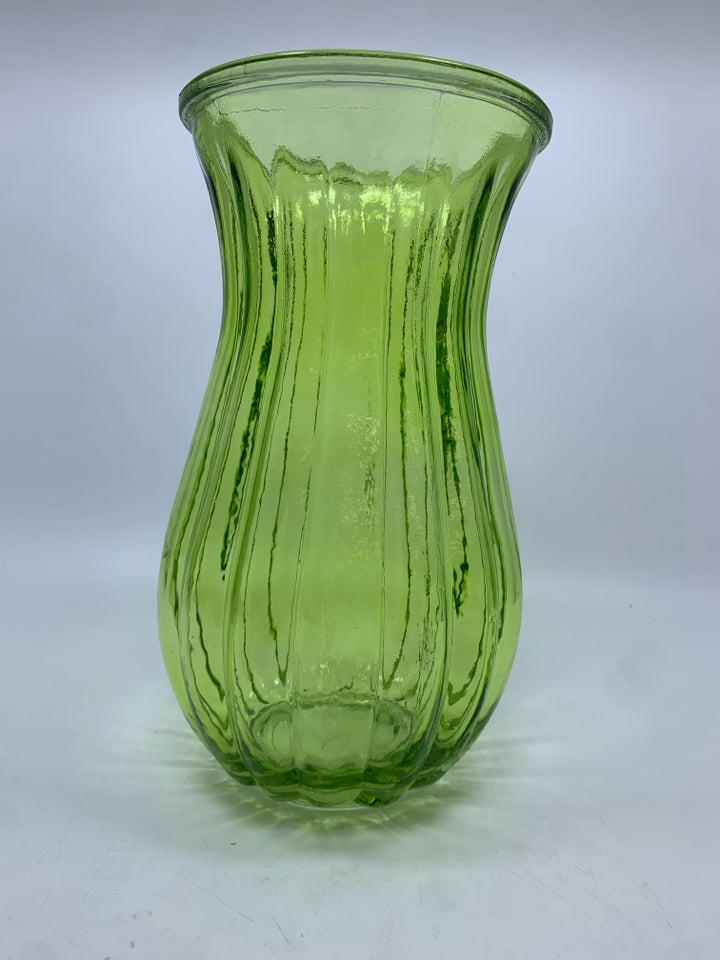 GREEN GLASS RIBBED VASE.