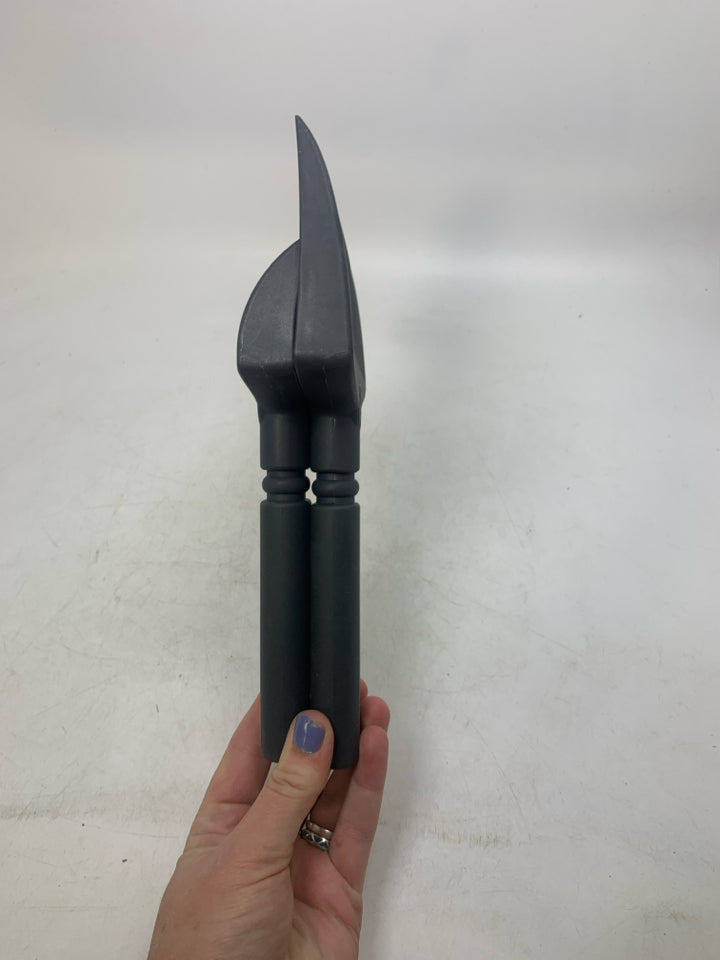 2 PC QUICK MEAT SHRED MAGNETIC TOOLS.