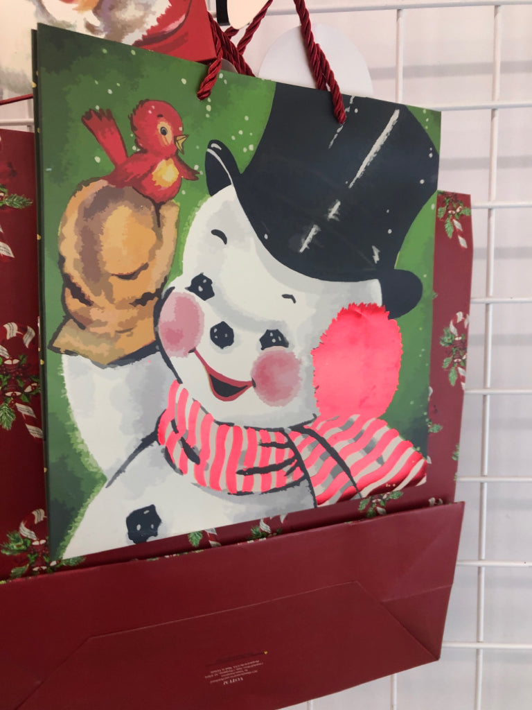 NWT 3 CHRISTMAS GIFT BAG SET.
