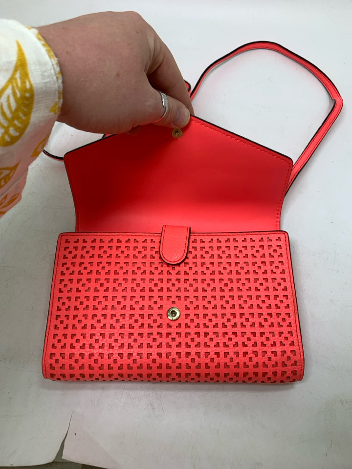 Winni Wakefield Lane Crossbody Suprise Coral
