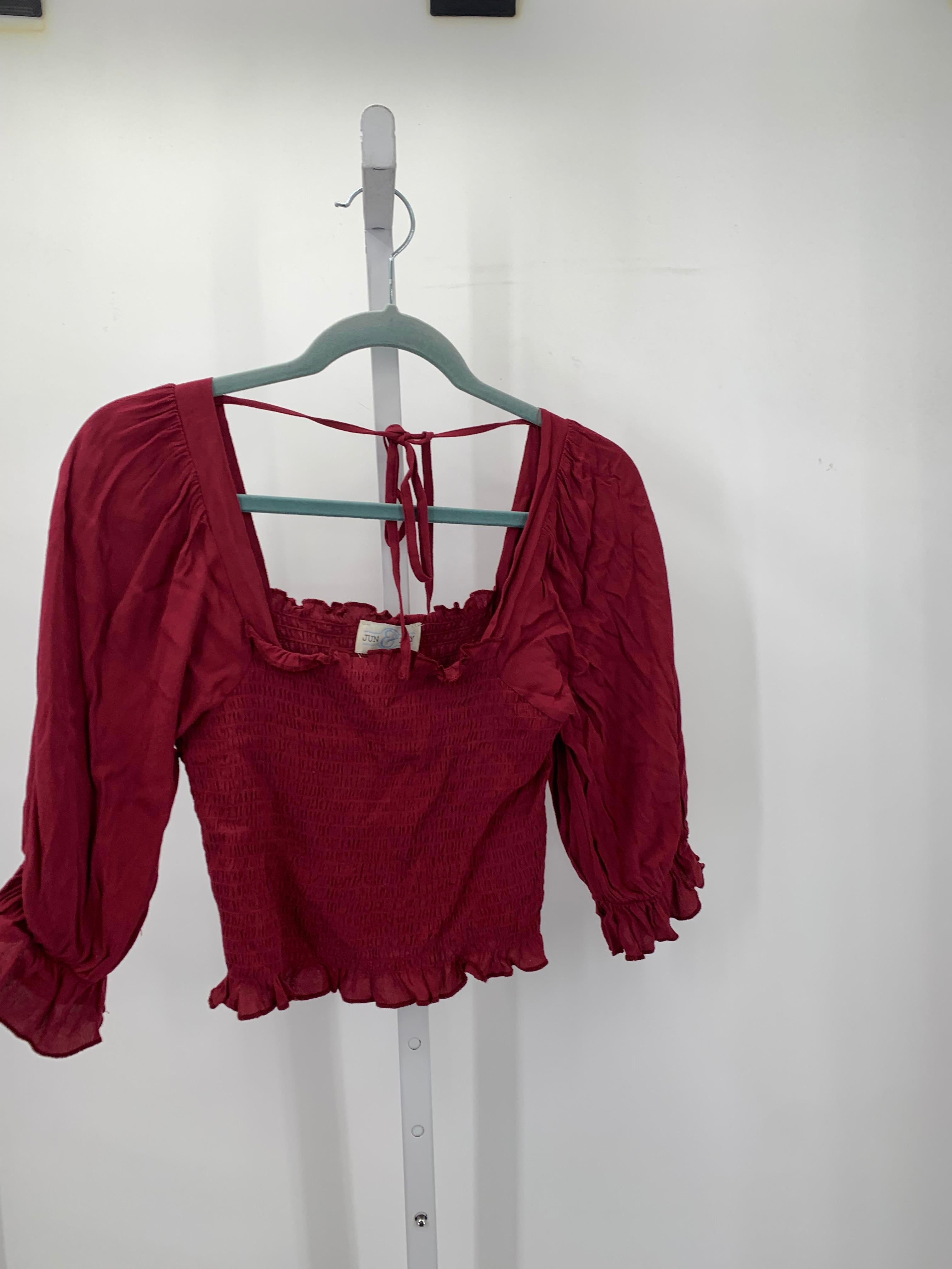 Size Small Juniors Short Sleeve Shirt