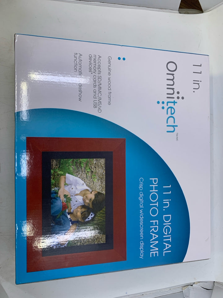 NIB DIGITAL PHOTO FRAME.