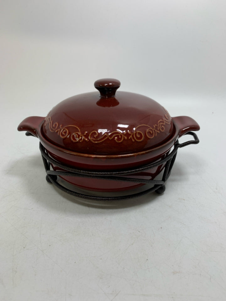 SMALL CIRCLE BAKING DISH W/ RACK & LID.