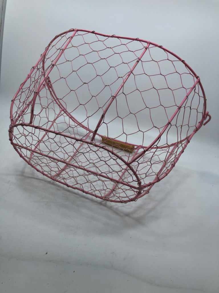 PINK METAL WIRE BASKET W/WOOD HANDLE.