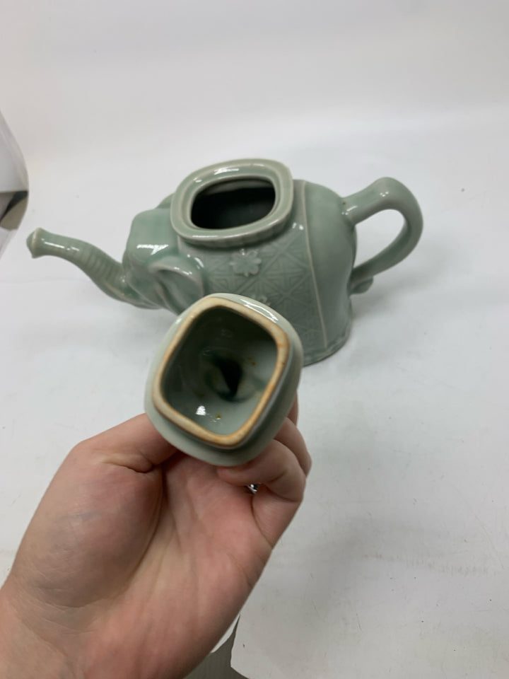 VTG ELEPHANT TEA POT.
