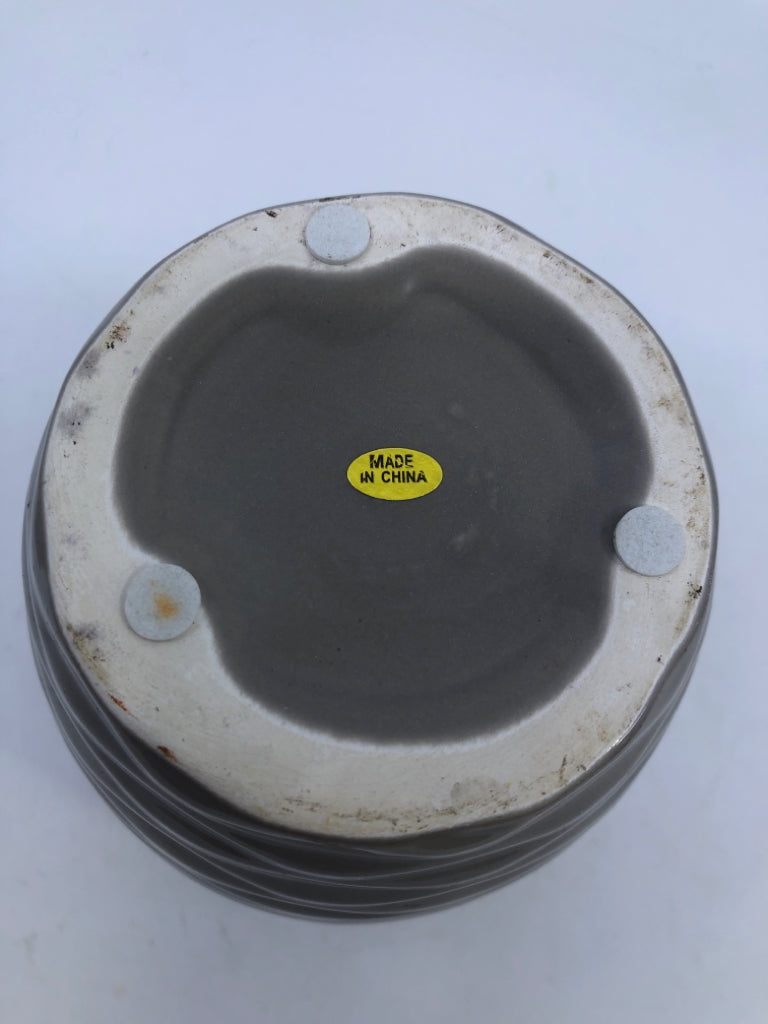 GREY CERAMIC PLANTER.