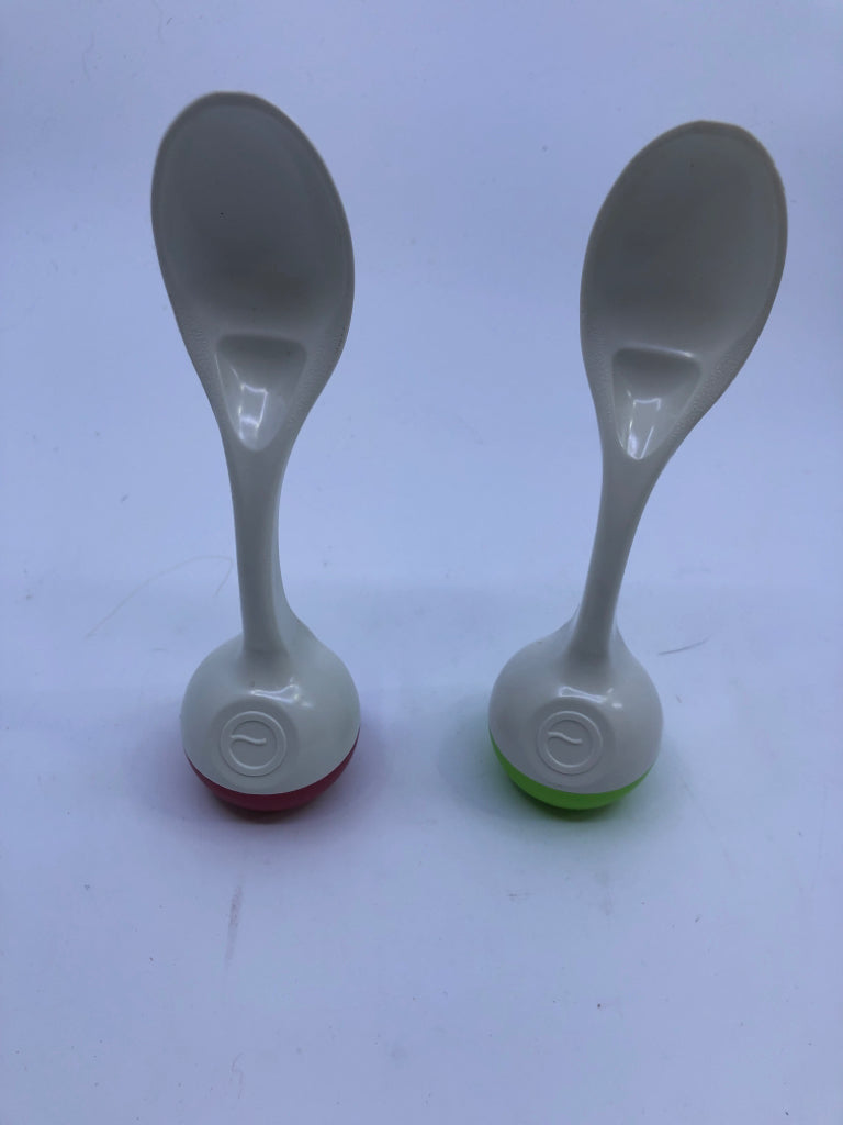 2 GREEN & RED KIDS BOWLS WITH SPOONS.