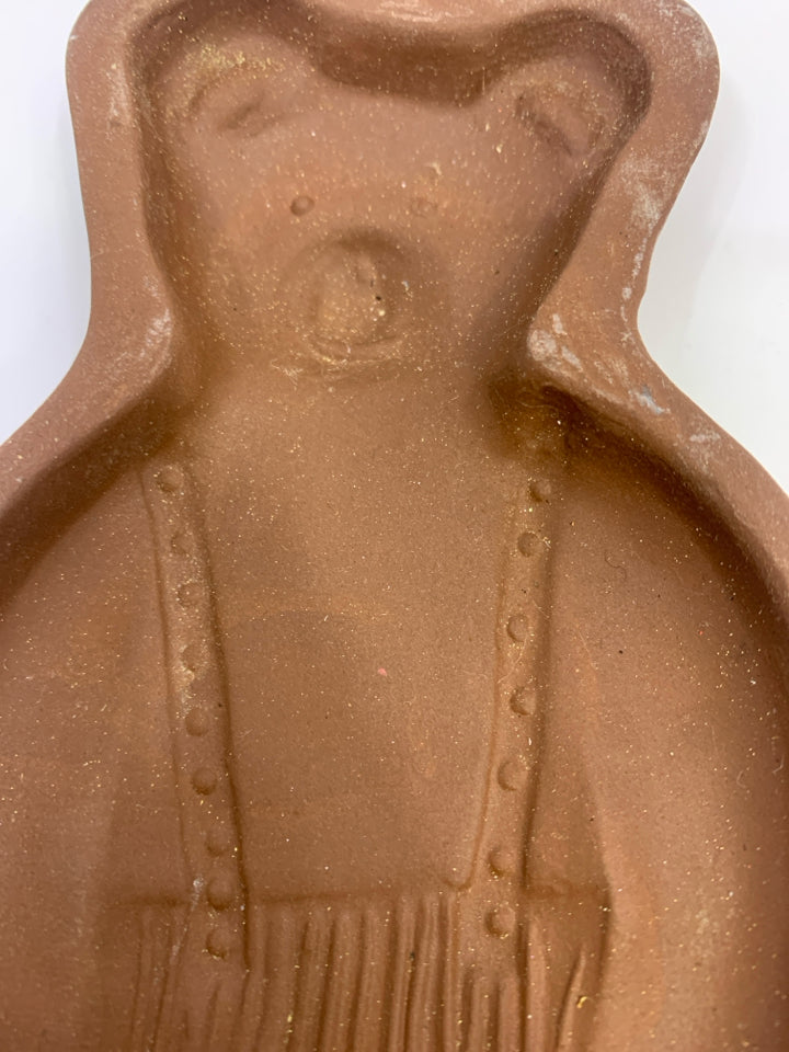 HEARTHSTONE CERAMIC FATHER BEAR COOKIE MOLD.