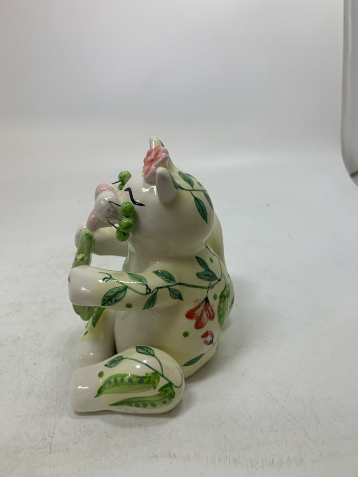VTG CERAMIC CAT HOLDING PEAS ANNACO CREATIONS 2002.