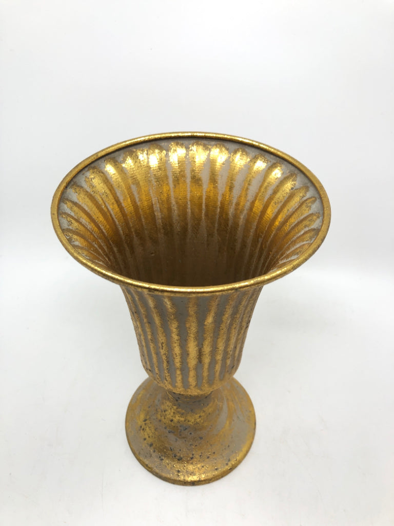 GOLD METAL FOOTED VASE.
