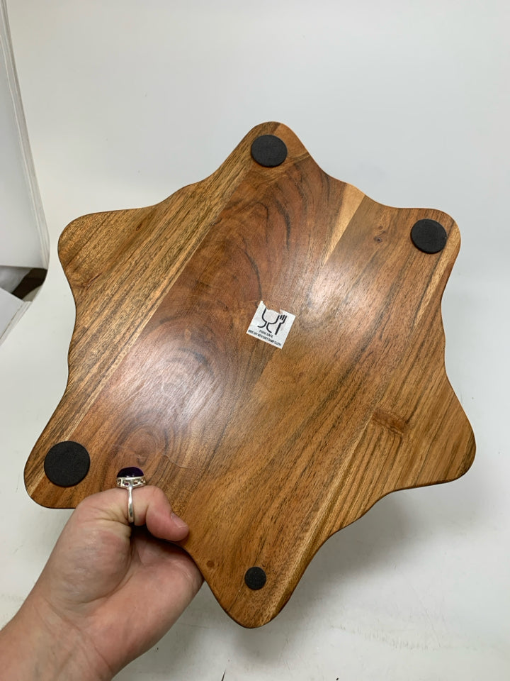 WOOD SNOWFLAKE SHAPED TRAY.