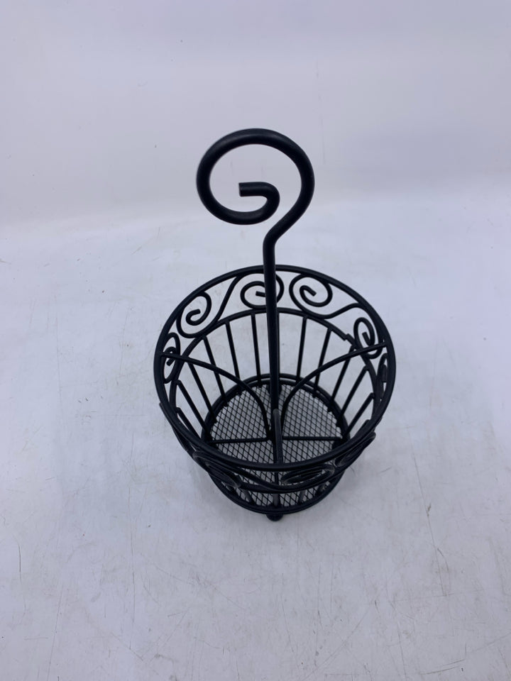 BLACK DIVIDED METAL SERVER W/ HANDLE.