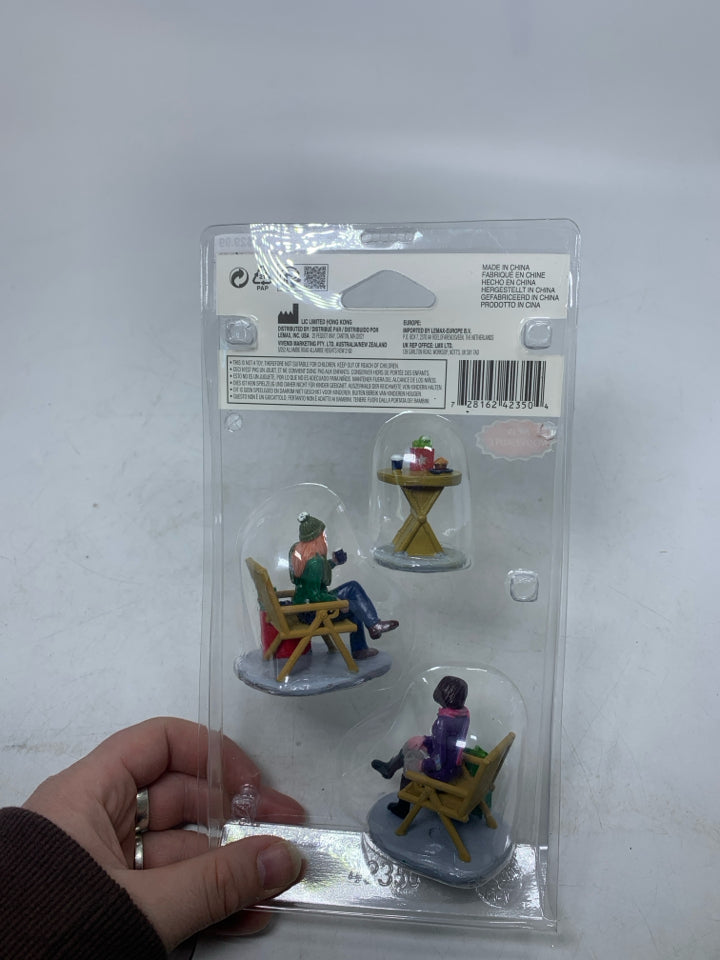 NIP LEMAX 3 CHRISTMAS SHOPPING BREAK VILLAGE CHARACTERS.