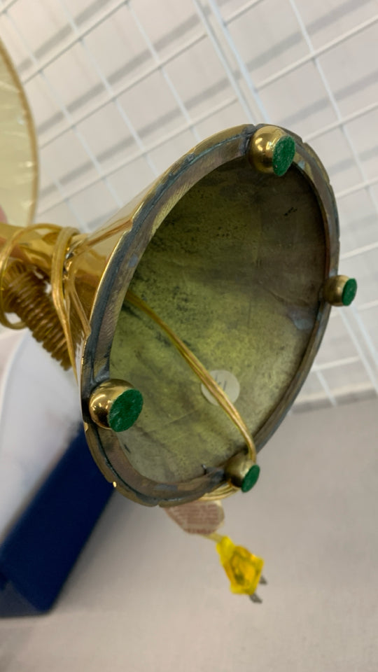 VTG-STYLE GOLD LAMP.