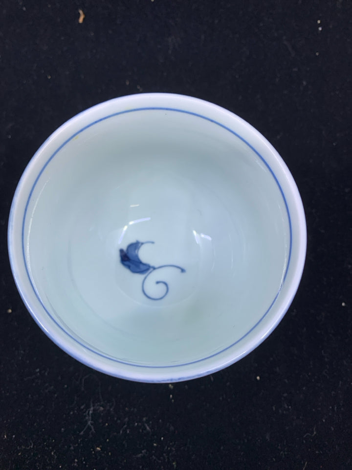 5 PC WHITE BLUE DESIGN JAPANESE TEAPOT WITH HANDLE AND CUPS.