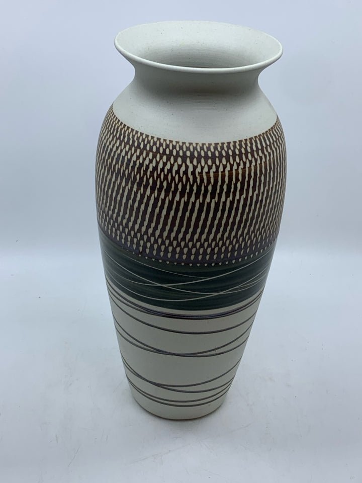 GREEN/BROWN STRIPE CERAMIC VASE.