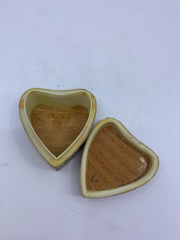 HANDMADE WOOD HEART TRINKET BOX W GOLD STAR PATTERN TRINKET BOX.