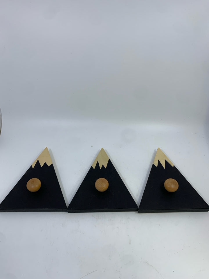 3 WOOD MOUNTAIN WALL HOOK.