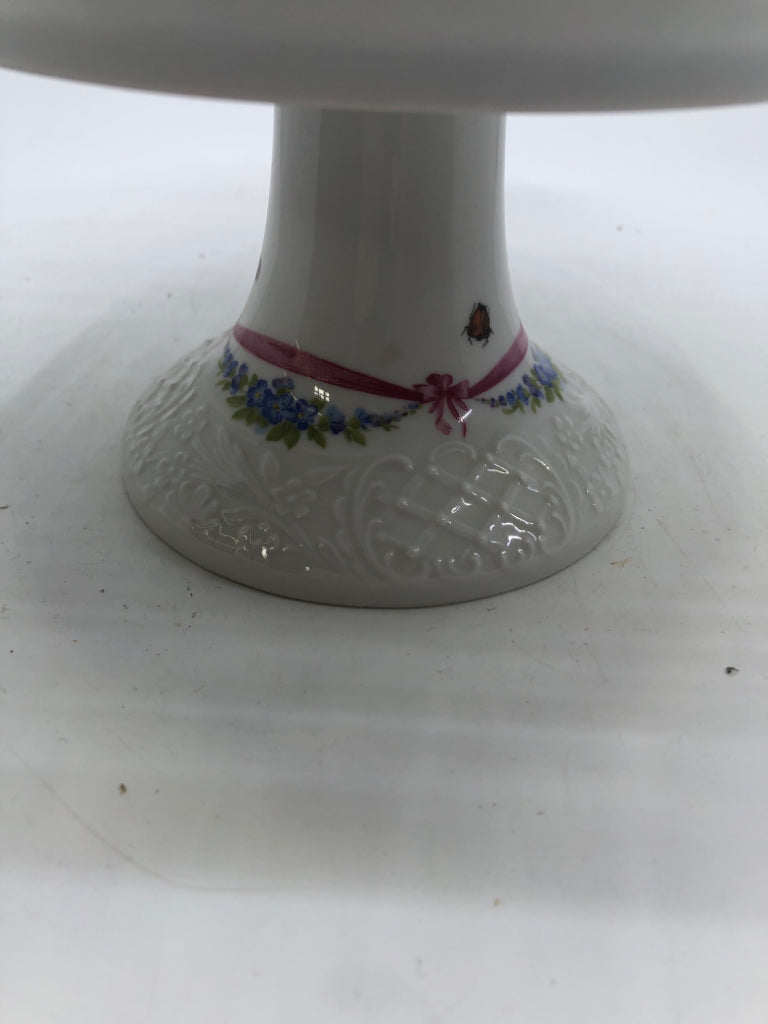 VTG BLUE FLORAL CAKE STAND W LACE EDGES.