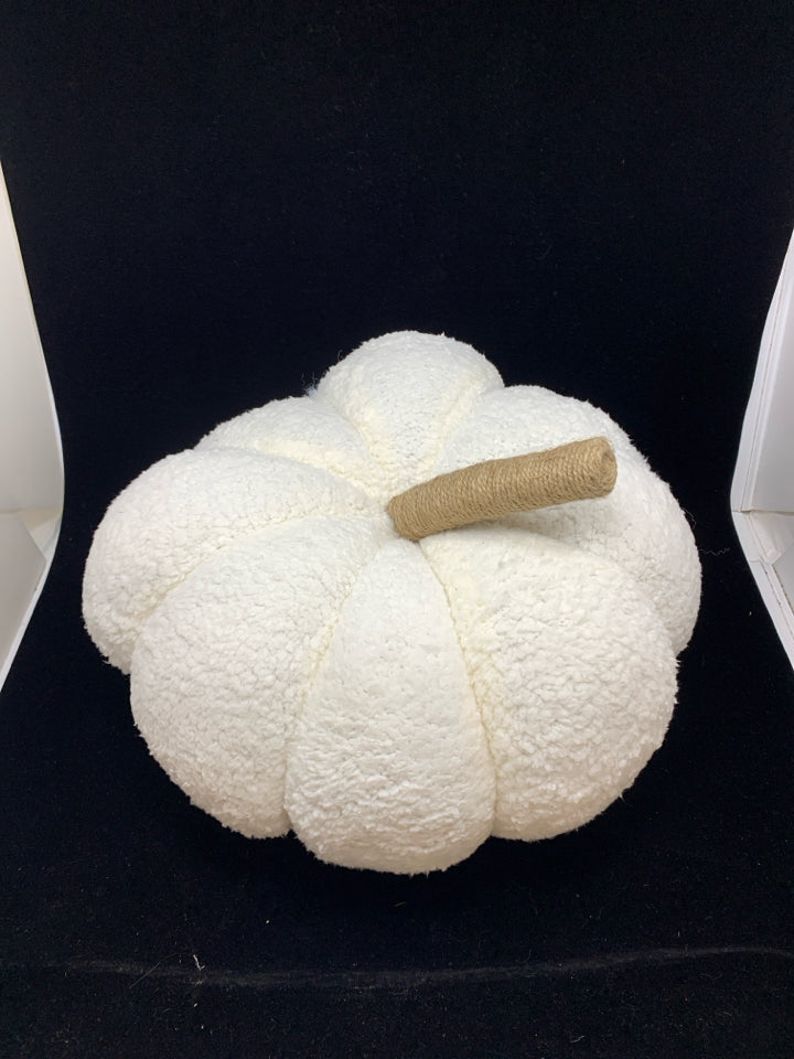 LG FLUFFY PUMPKIN.