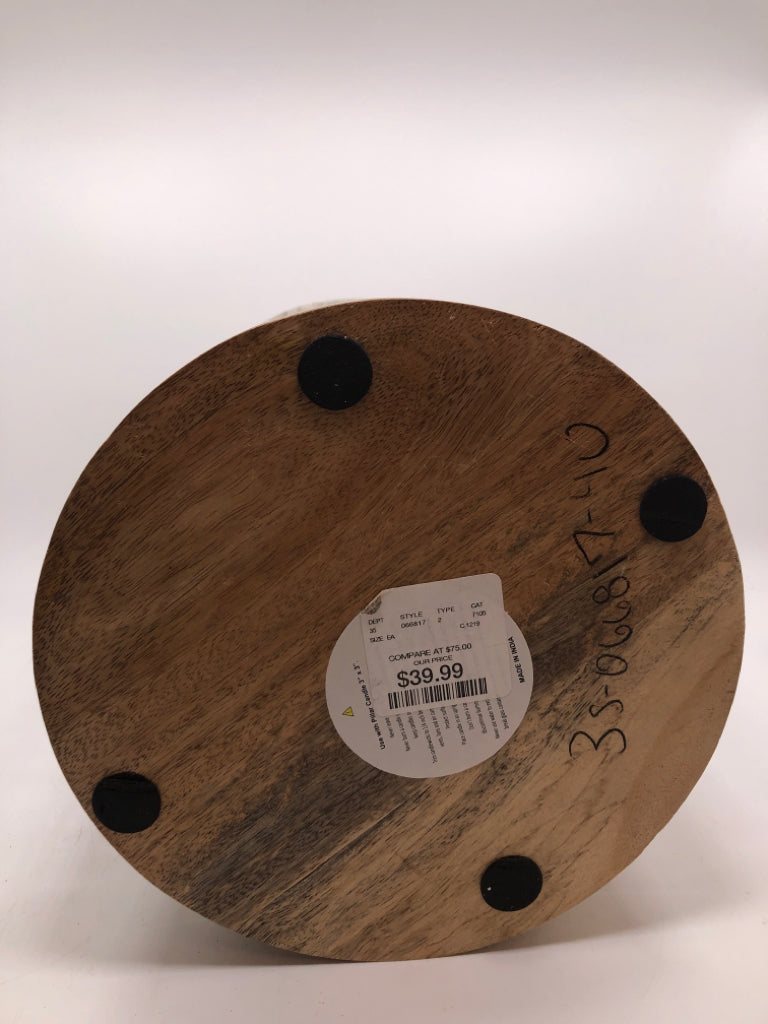 METAL GEOMETRIC CANDLE SLEEVE W/WOOD BASE.