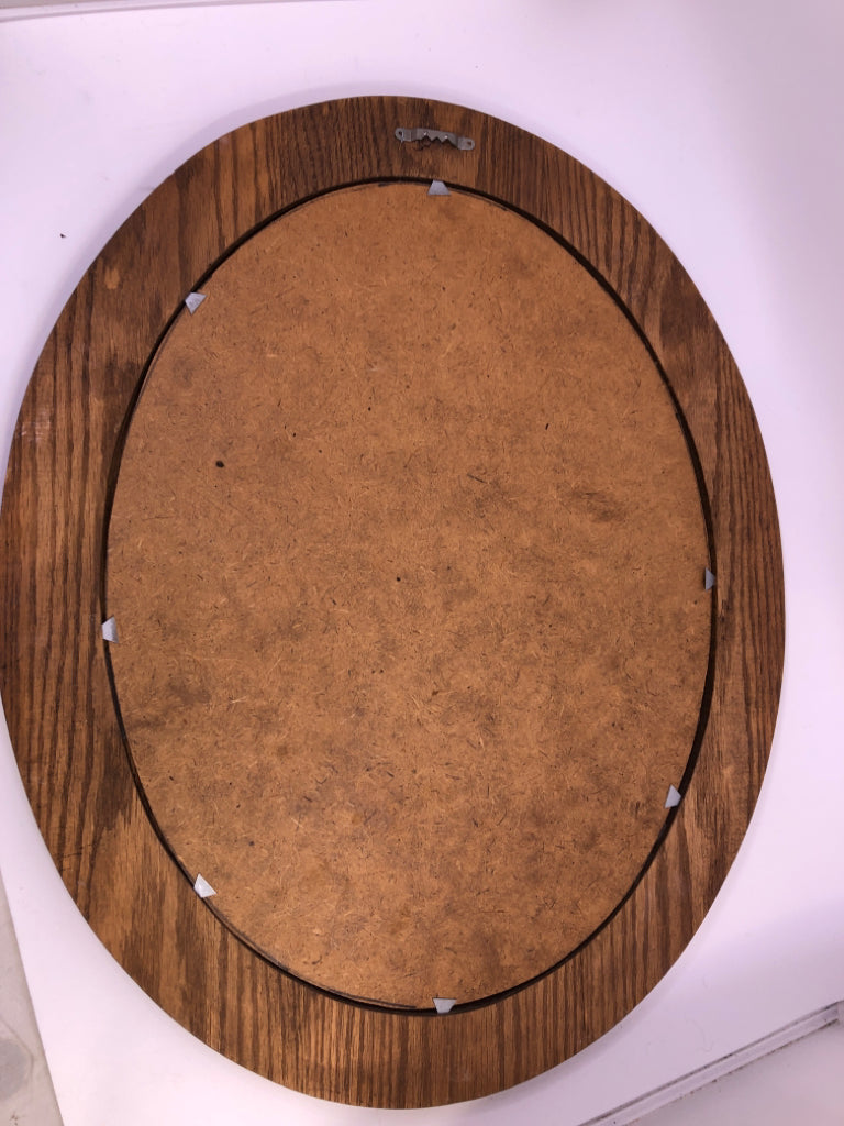 OVAL MIRROR W/WOOD FRAME.