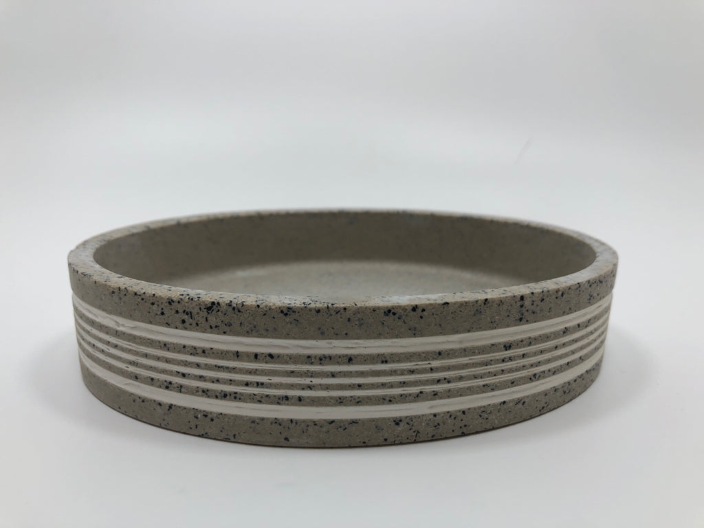 GREY STONE SOAP DISH W/WHITE LINES.