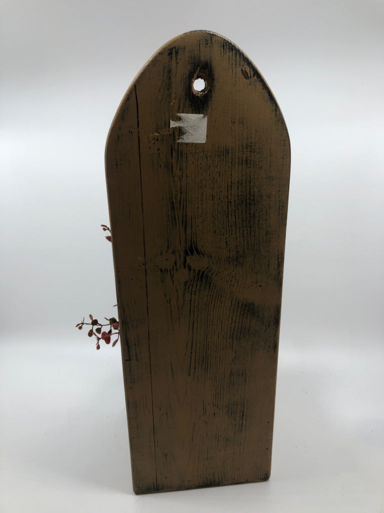 PRIMITIVE GREENERY IN TALL HOLDER.