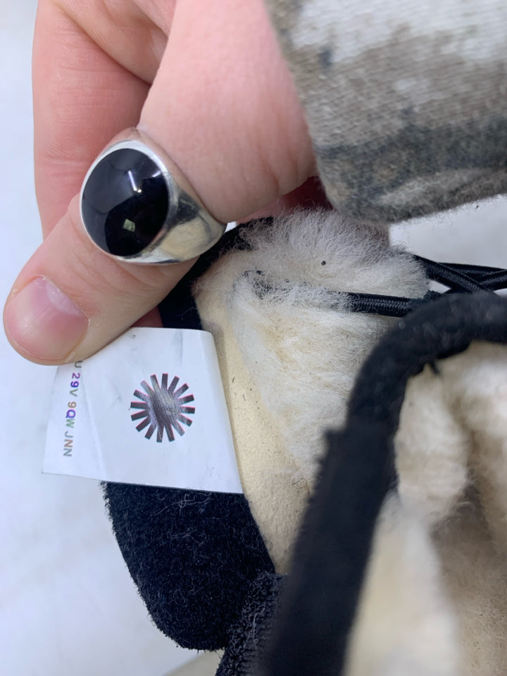 UGG Size 4-5 Soft Shoes