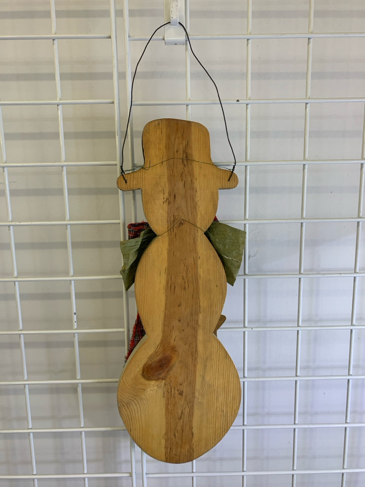 PRIMITIVE WOOD HANGING SNOWMAN.
