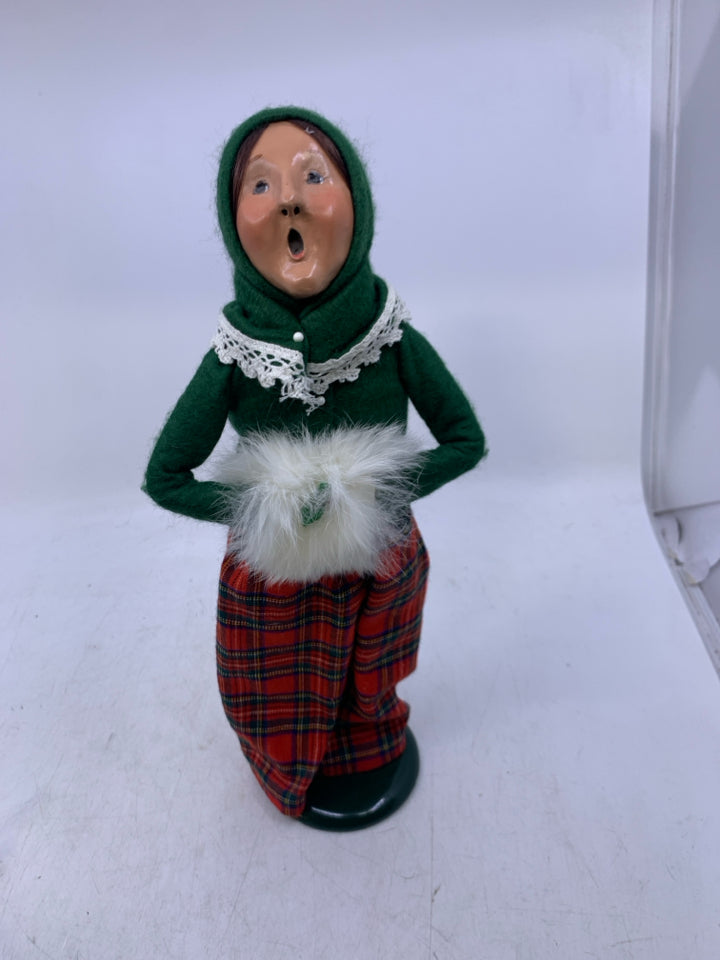 WOMAN CAROLER RED PLAID DRESS WHITE FUR MUFF 1988 BYERS' CHOICE.