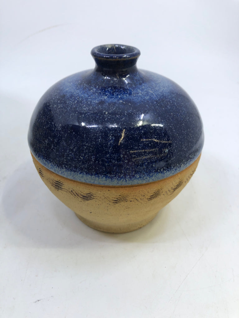 BLUE TOP POTTERY BUD VASE.