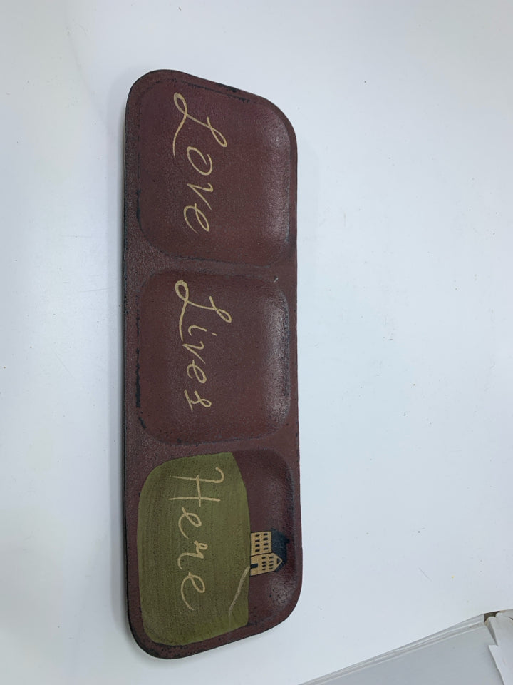 TEXTURED PRIMITIVE STYLE LOVE LIVES HERE DIVIDED TRAY.
