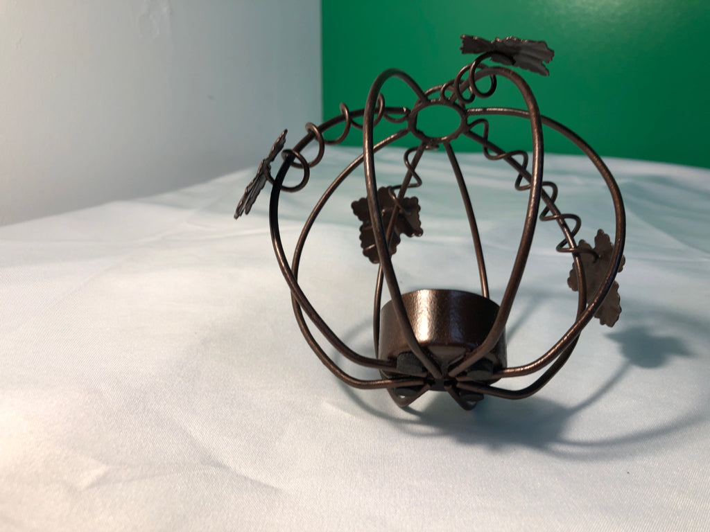 BROWN METAL PUMPKIN TEA LIGHT HOLDER.