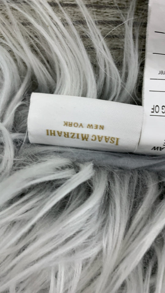 GRAY/CREAM FURRY ACCENT PILLOW.