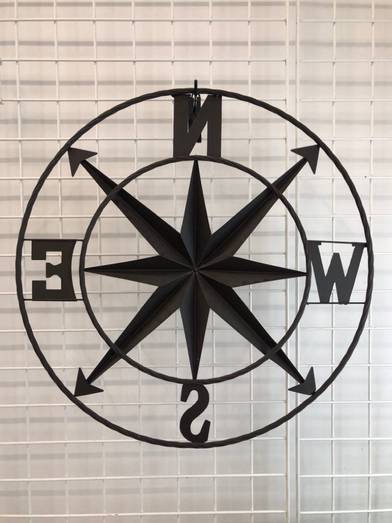 METAL COMPASS WALL HANGING DECOR.