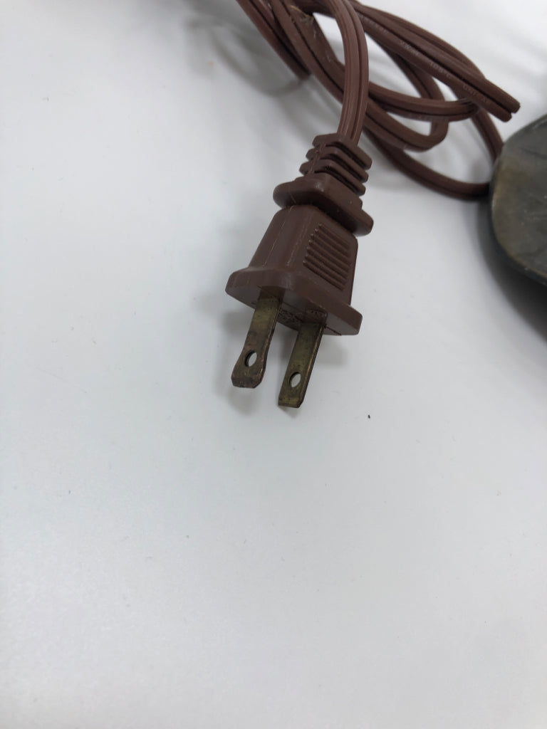 3 FLOWER BRASS LAMP.