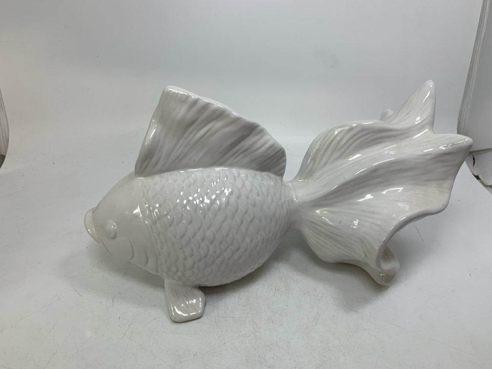LARGE WHITE CERAMIC FISH W/ BIG TAIL.