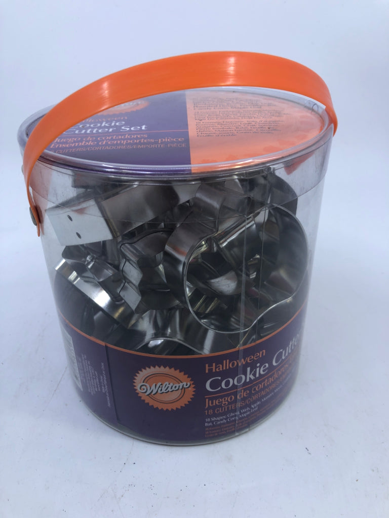 NIP WILTON HALLOWEEN COOKIE CUTTERS.