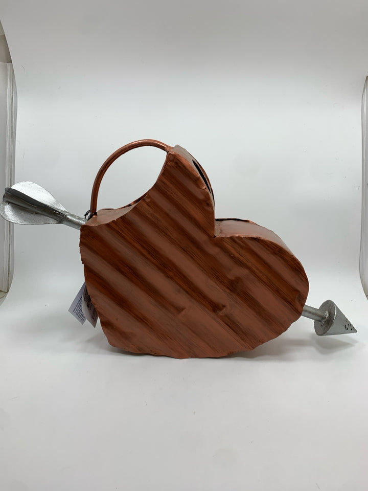 METAL HEART WATERING CAN.