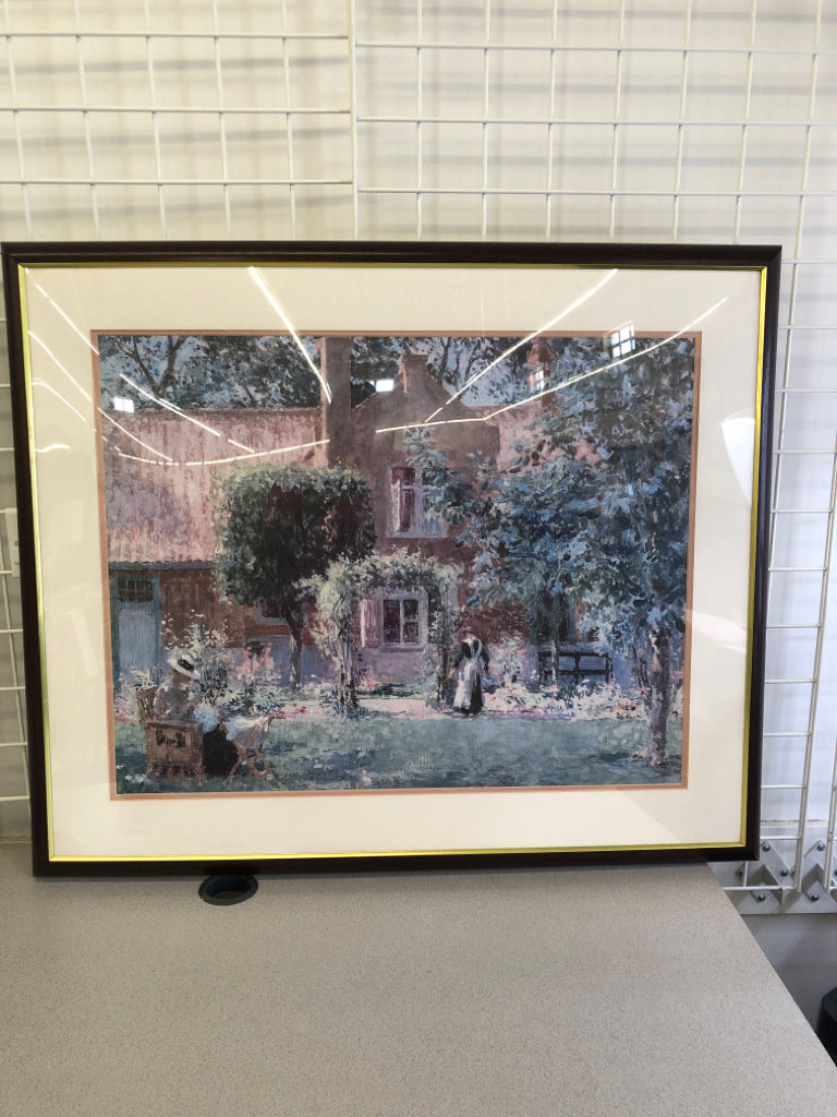 GARDEN COTTAGE LARGE PRINT IN WOOD FRAME.