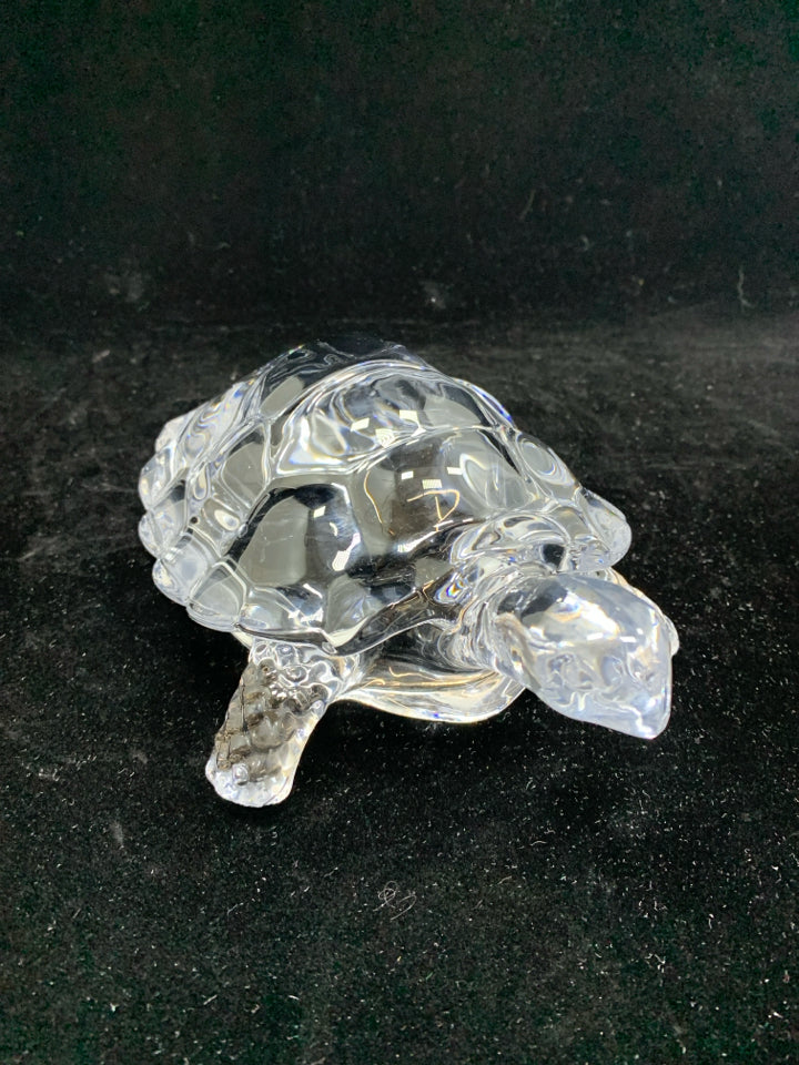 GLASS TURTLE FIGURINE.